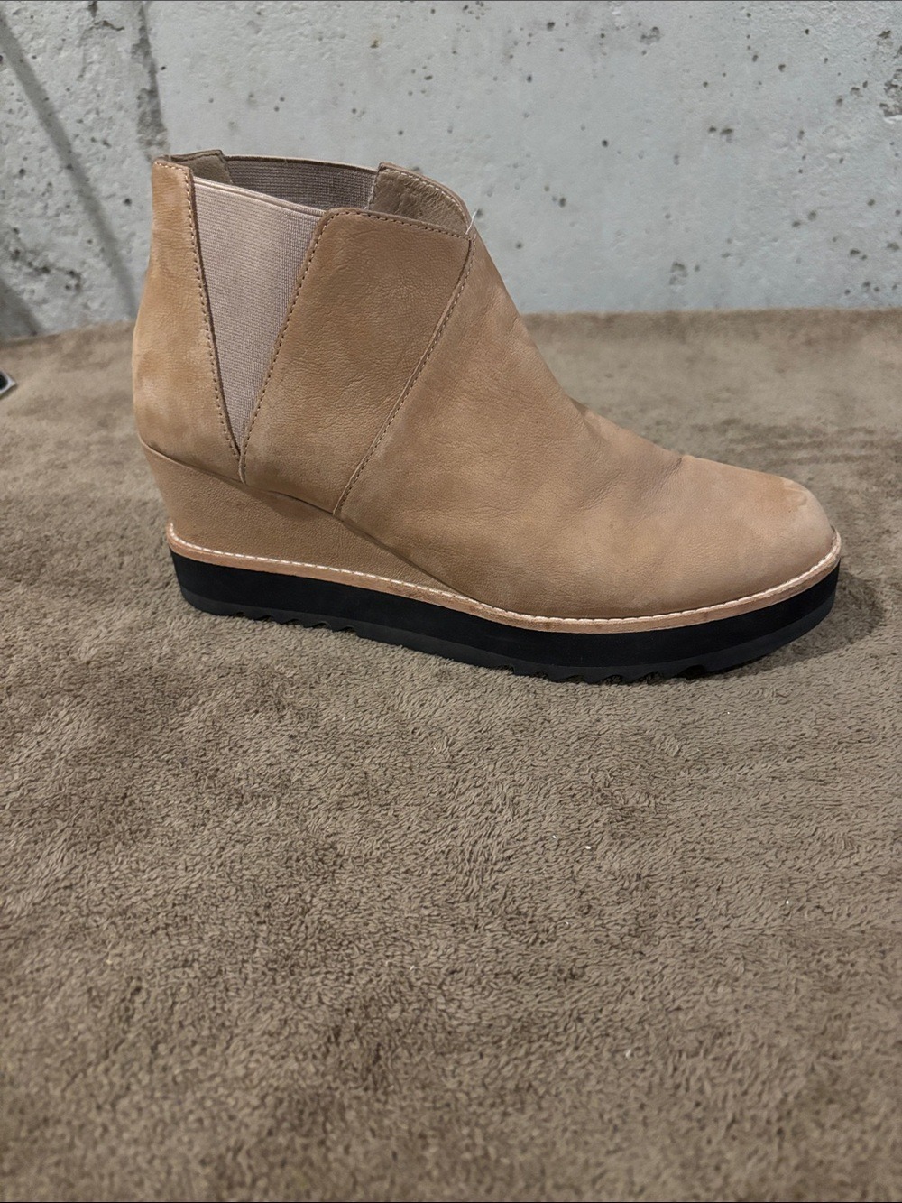 Eileen Fisher Tan Suede Wedge Chelsea Booties - Size 9.5 - Picture 4 of 8